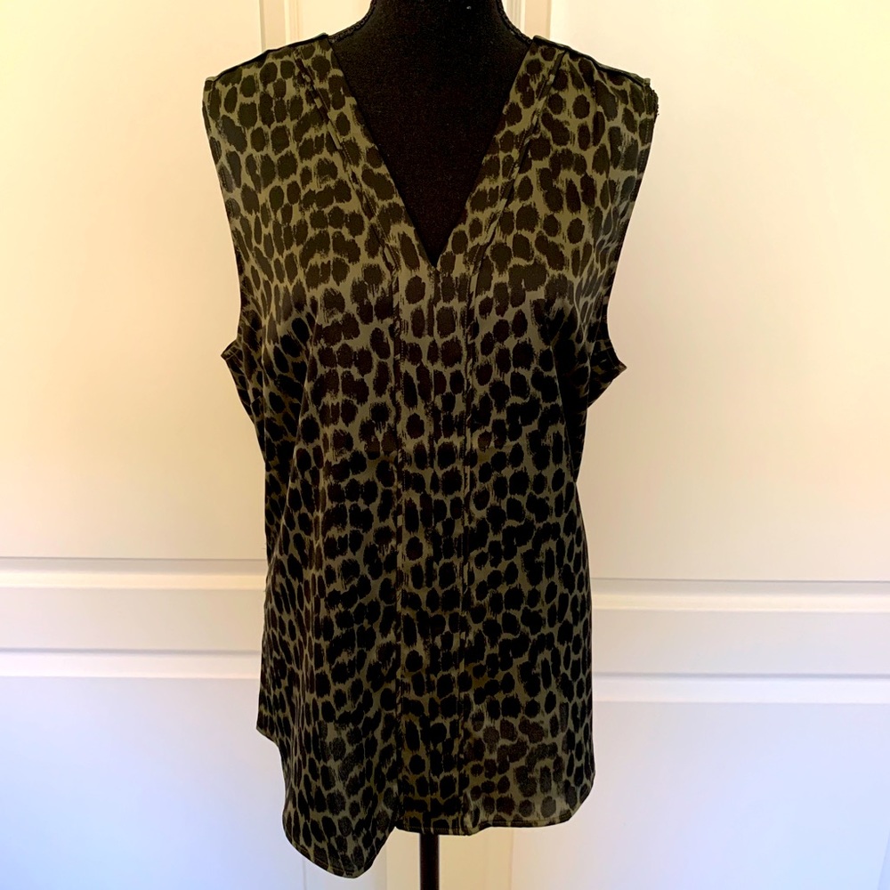 π«π Sleeveless Olive Green Leopard Print Top from BR - Picture 1 of 13